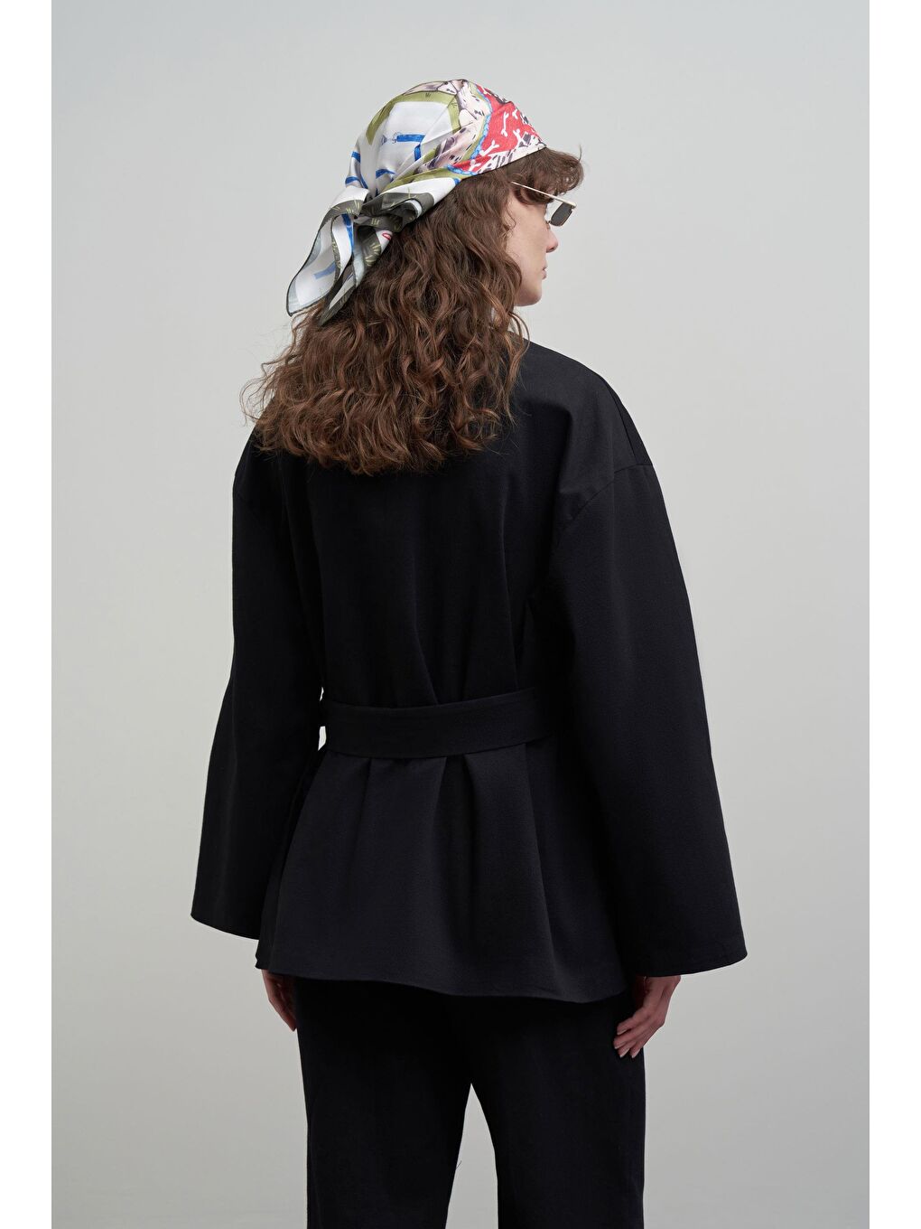 Siyah-V Yaka Kuşaklı Gabardin Ceket-4