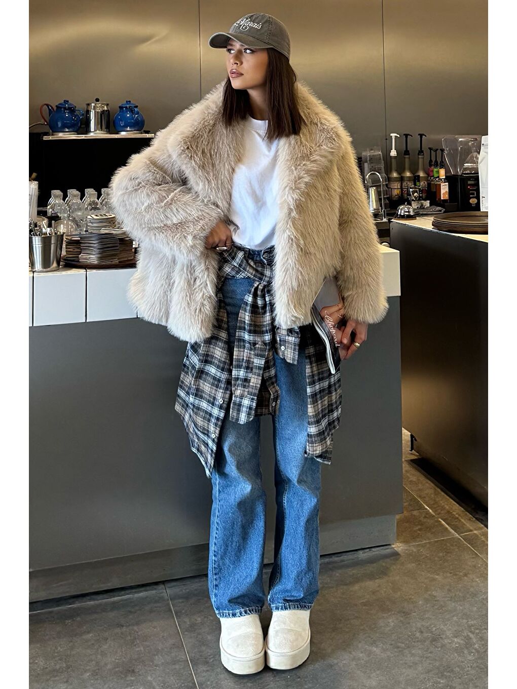 Bej Kadın Astarlı Kürklü Kısa Mont-1