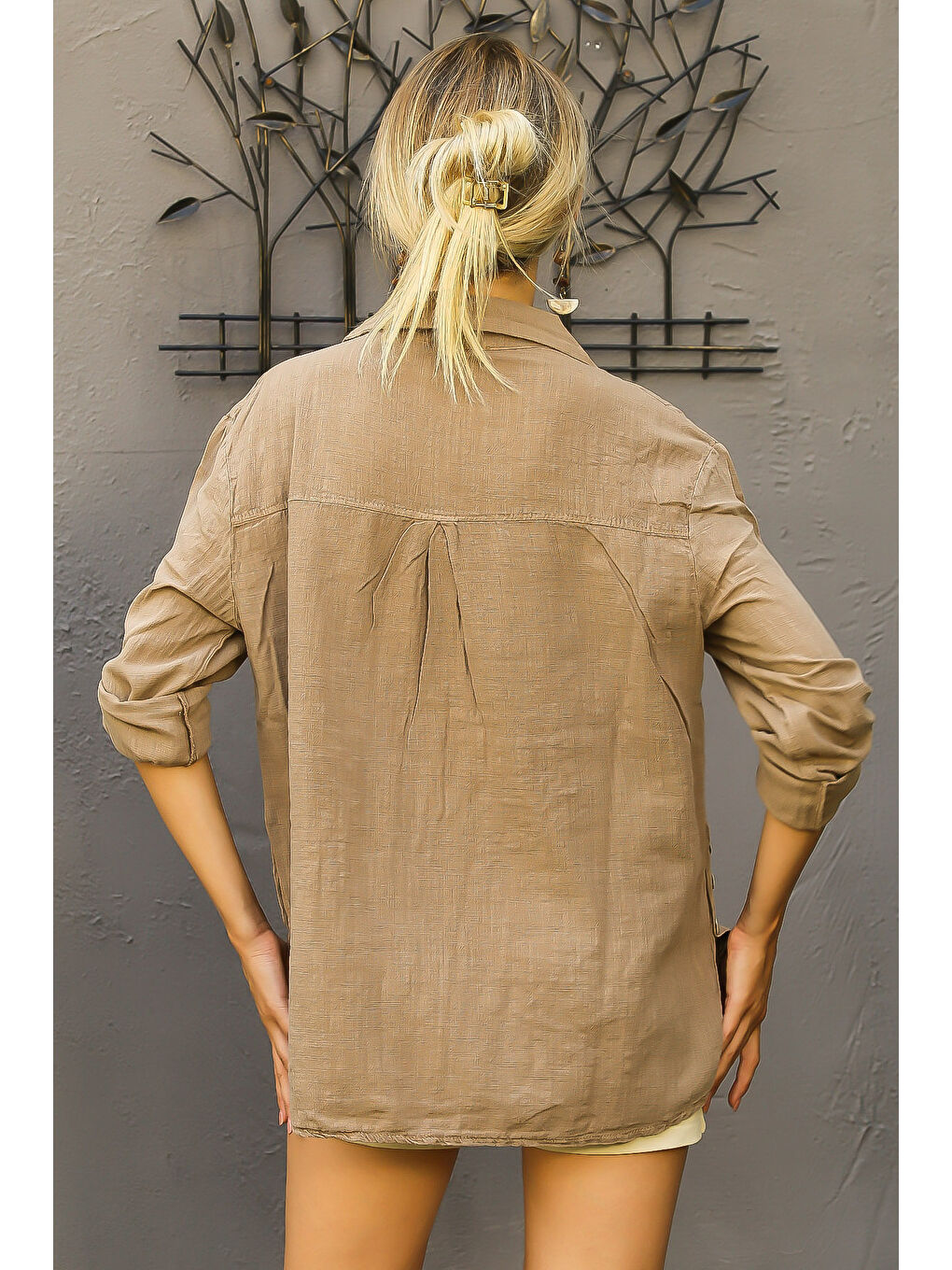 Sütlü Kahverengi Gömlek Yaka Uzun Kol Düz Renk Düğmeli Çift Kapaklı Cepli Dokuma Gömlek-1