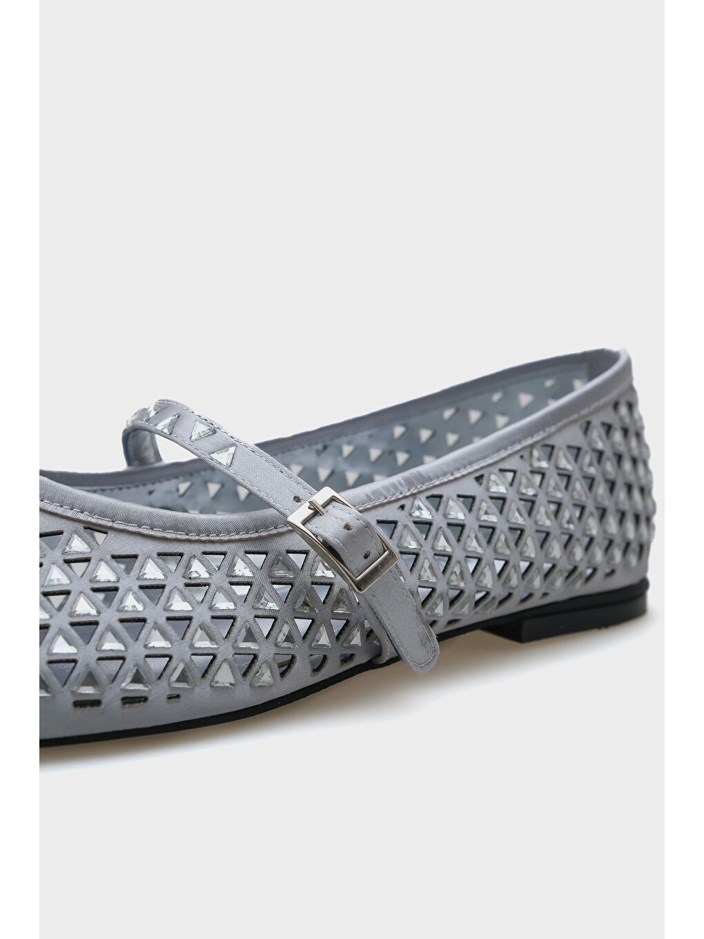 Gri Aleda Taşlı Fileli Bantlı Yuvarlak Burunlu Kadın Babet-3