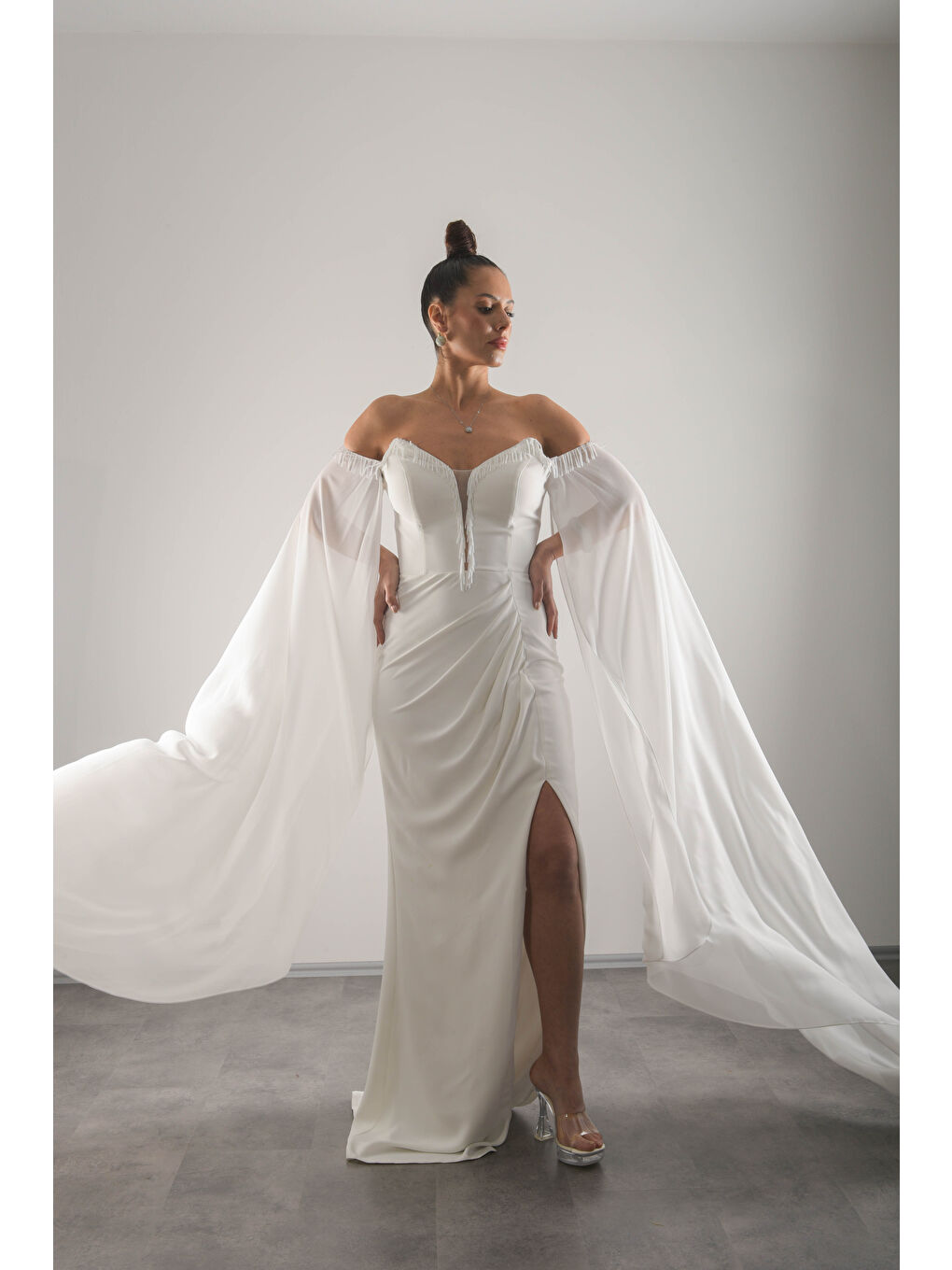Ekru Pelerin Kollu Boncuk İşlemeli Yırtmaçlı Abiye Elbise,Nikah,Nişan Elbisesi-3