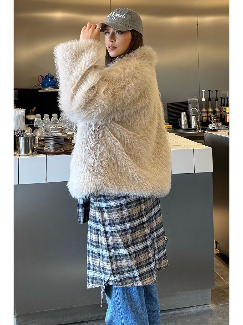 Bej Kadın Astarlı Kürklü Kısa Mont-3