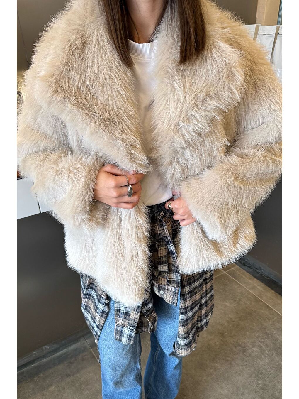 Bej Kadın Astarlı Kürklü Kısa Mont-4