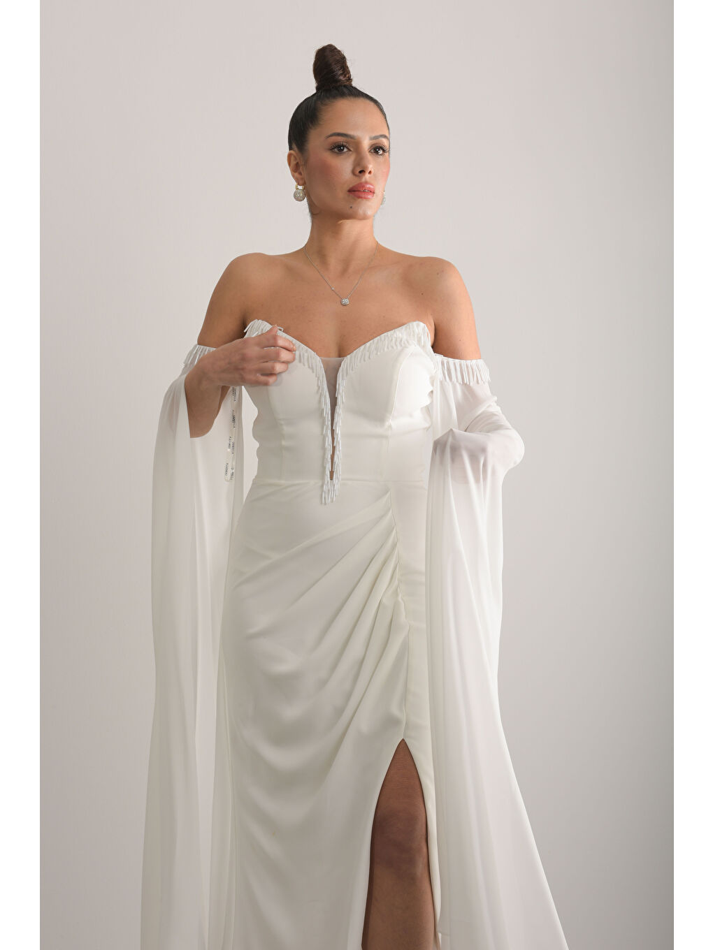 Ekru Pelerin Kollu Boncuk İşlemeli Yırtmaçlı Abiye Elbise,Nikah,Nişan Elbisesi-4