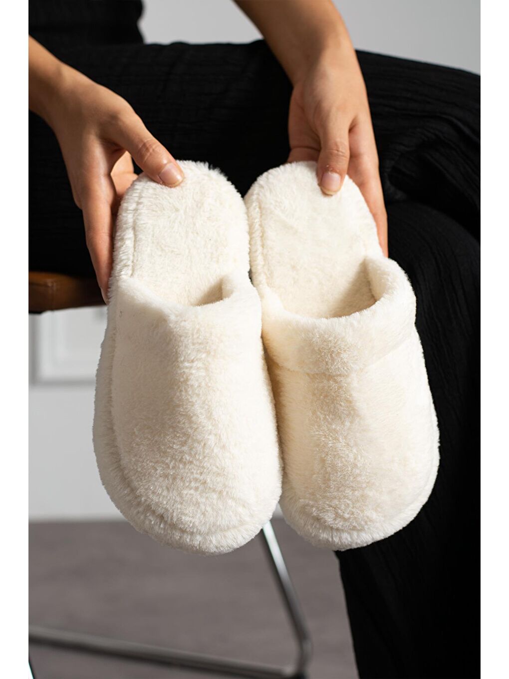Ekru TÜYLÜ KAPALI Kadın Ev Terliği Kışlık Terlik Sessiz Taban-2