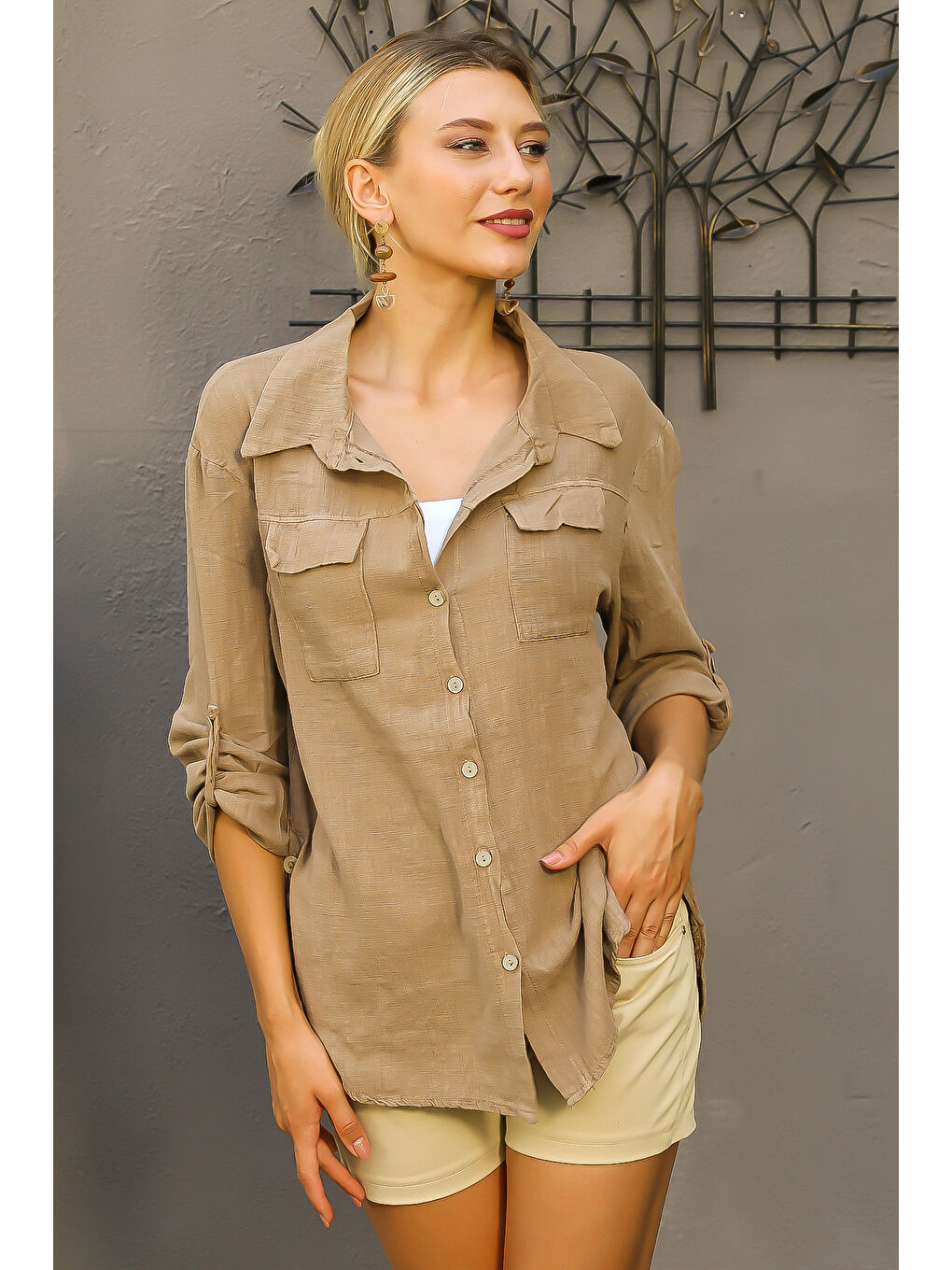 Sütlü Kahverengi Gömlek Yaka Uzun Kol Düz Renk Düğmeli Çift Kapaklı Cepli Dokuma Gömlek-3