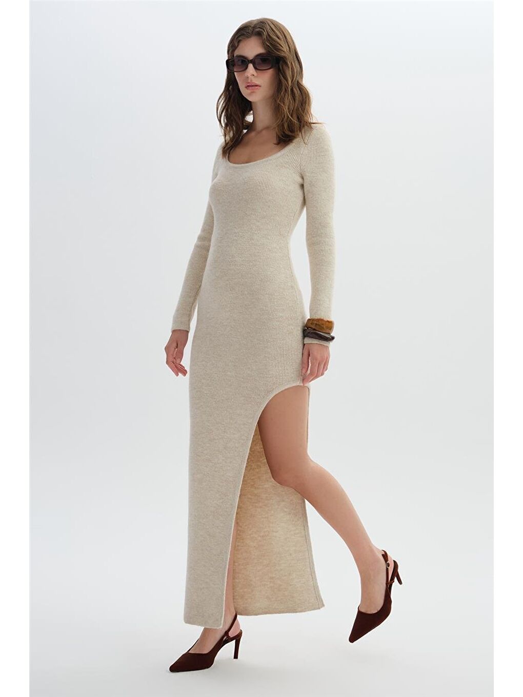 Ekru Yırtmaçlı Uzun Triko Elbise