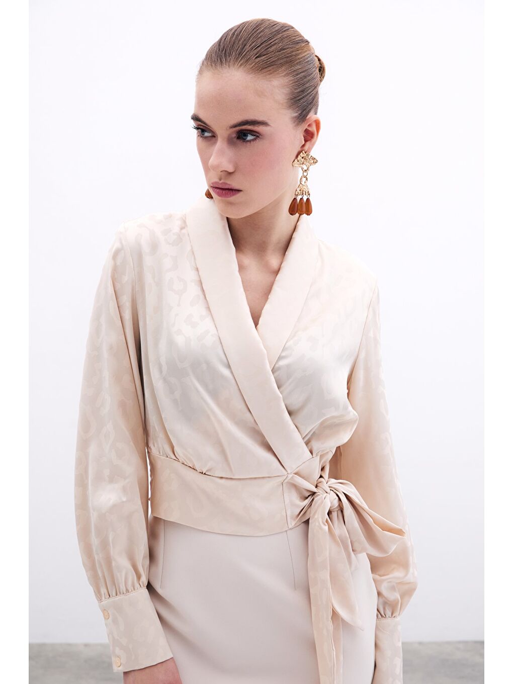 Yan Kuşaklı Saten Bluz - Bej-1