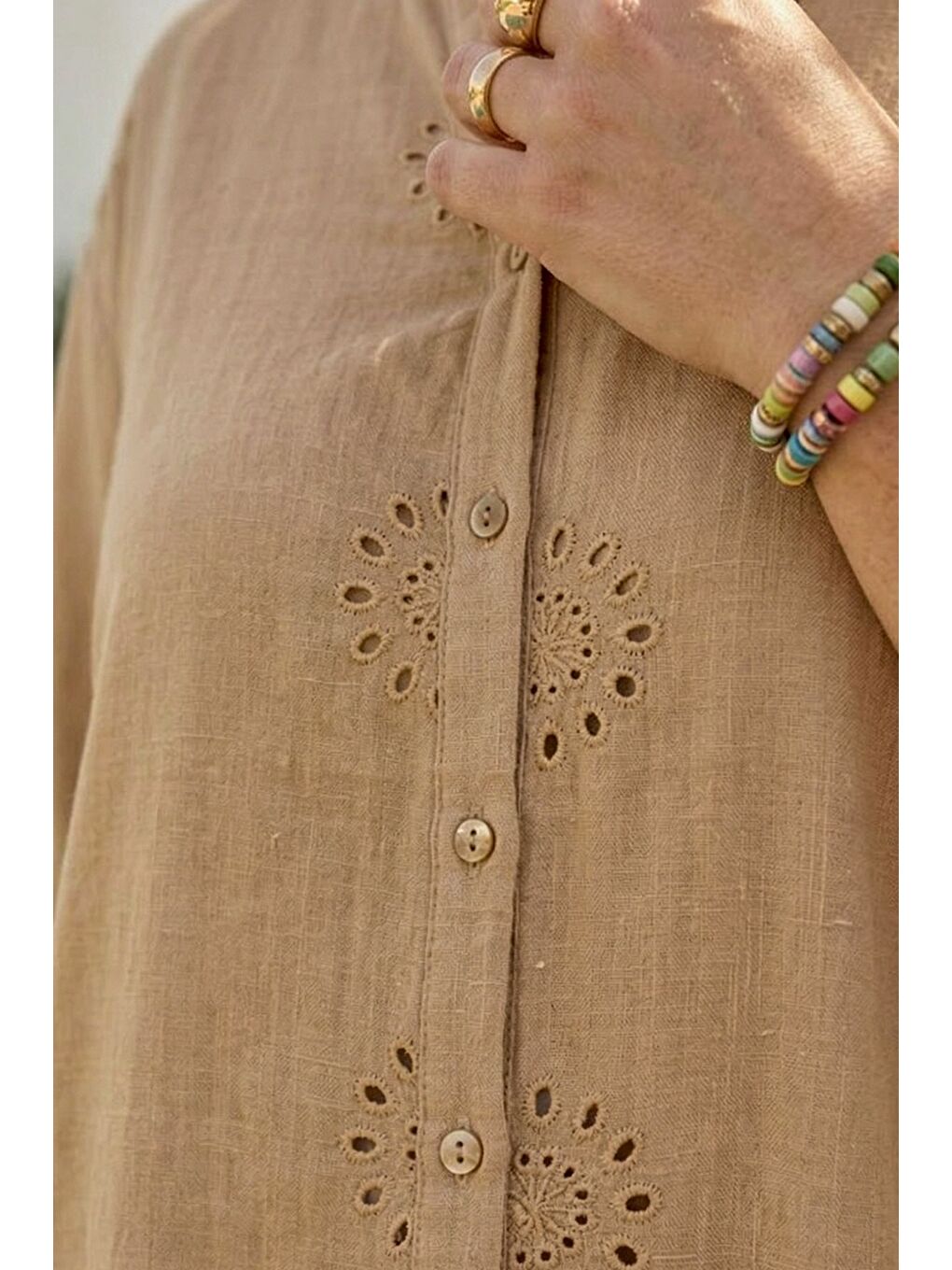 Koyu Bej Hakim Yaka Düğmeli Uzun Kollu Düğmeli Casual Müslin Dokuma Gömlek 75 63-1