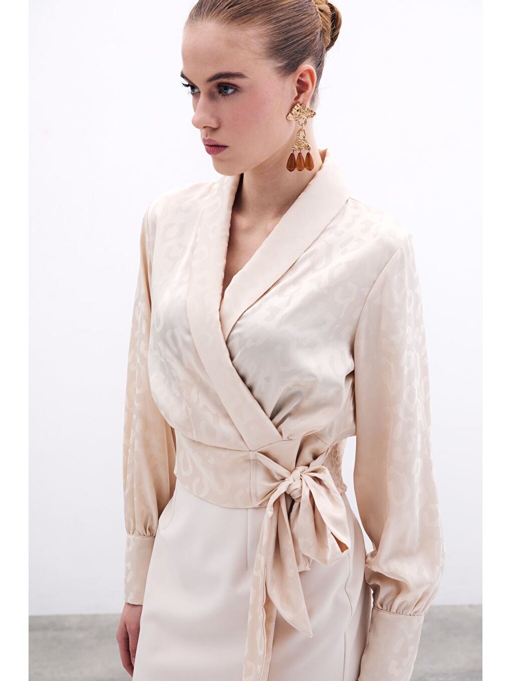 Yan Kuşaklı Saten Bluz - Bej-3