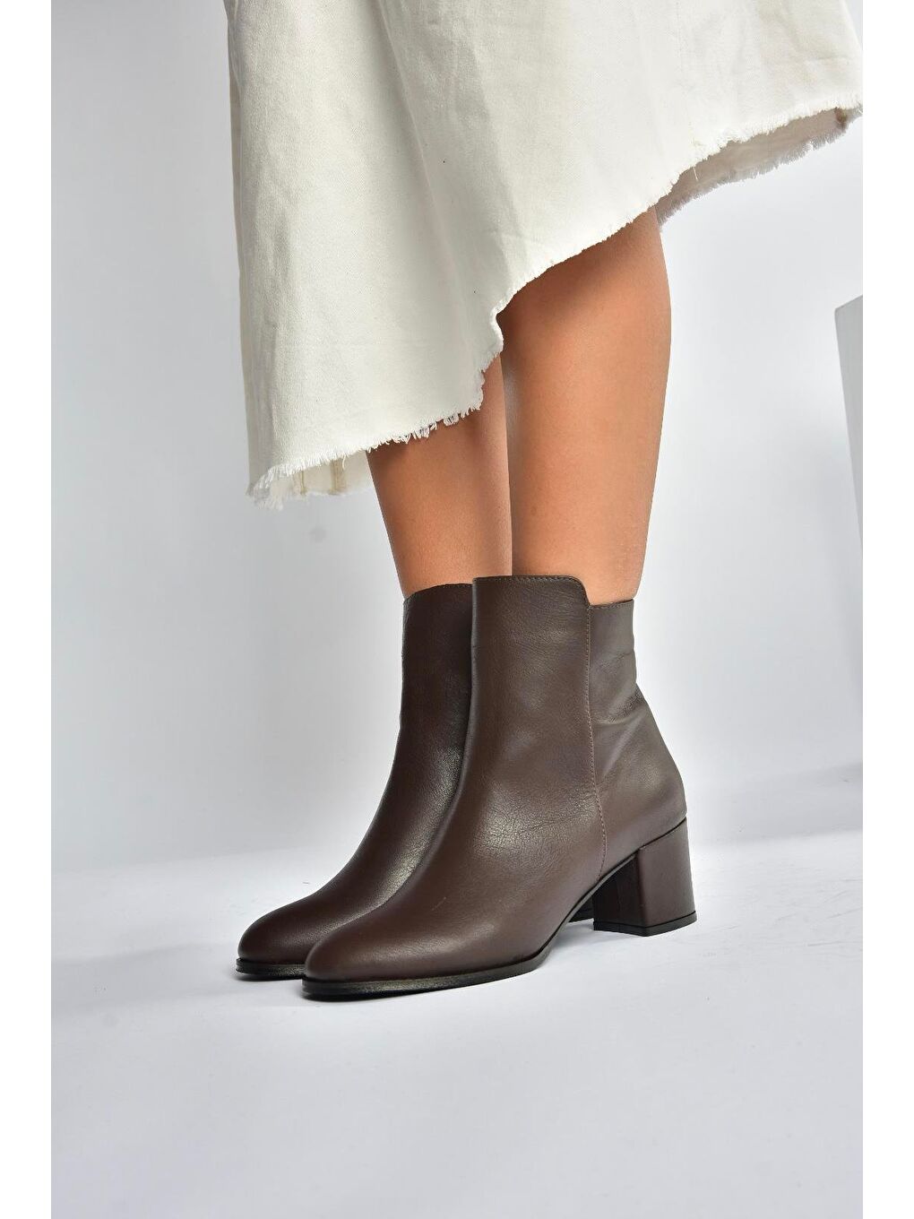 Kahverengi Kadın Bot V468581003-2