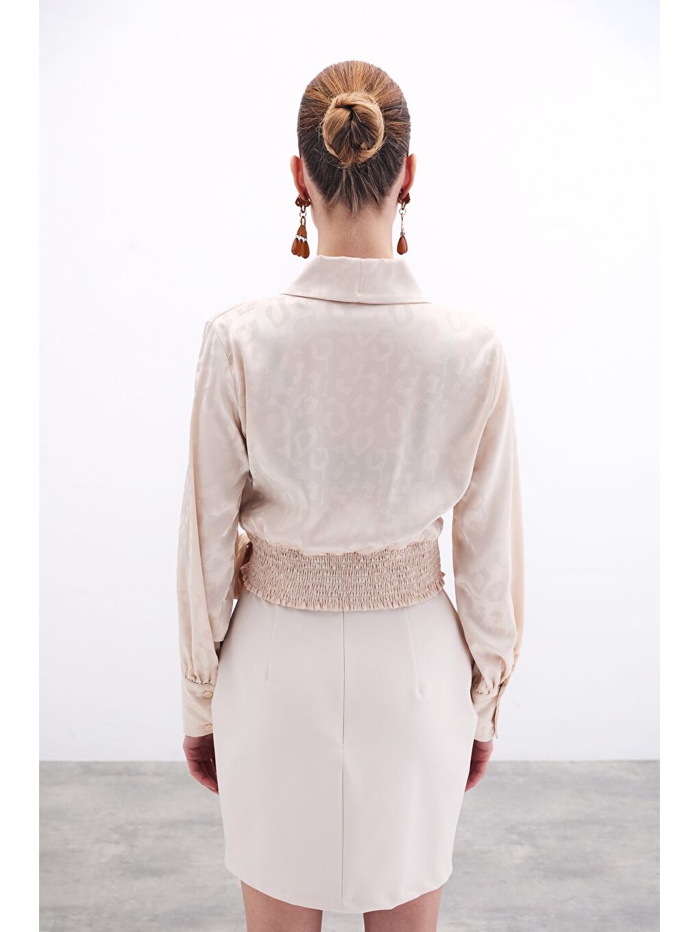 Yan Kuşaklı Saten Bluz - Bej-7