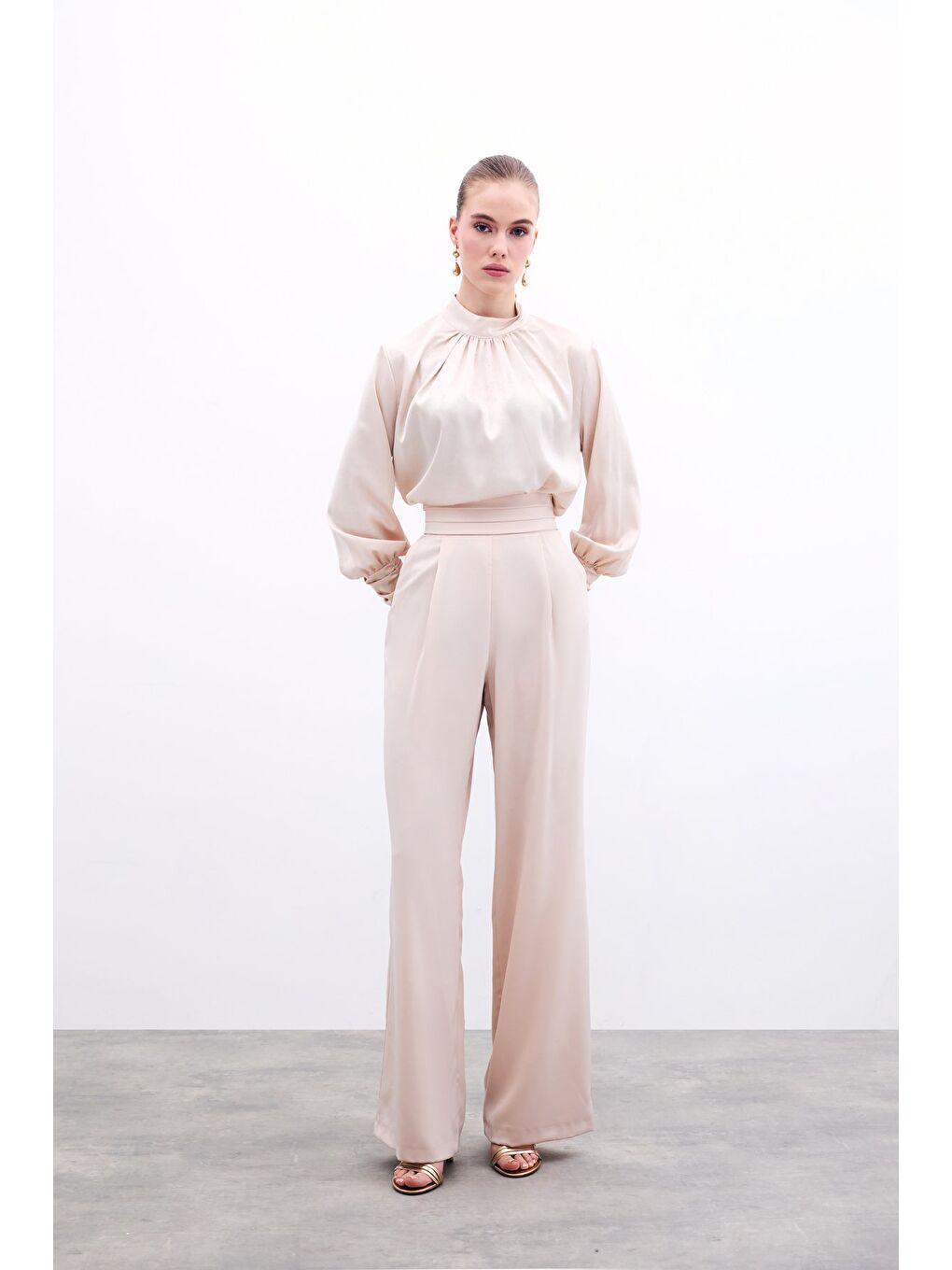 Zincir Desenli Saten Bluz - Bej-1