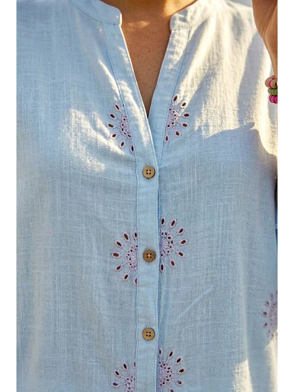 Açık Mavi Hakim Yaka Düğmeli Uzun Kollu Düğmeli Casual Müslin Dokuma Gömlek 75 63-1