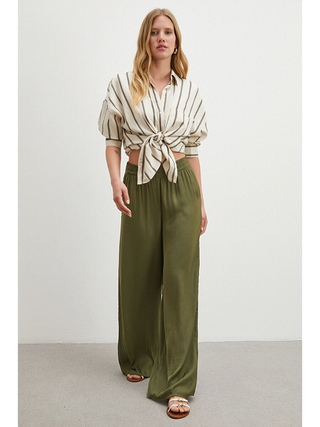 Beli Lastikli Dökümlü Geniş Paça Pantolon Haki-1