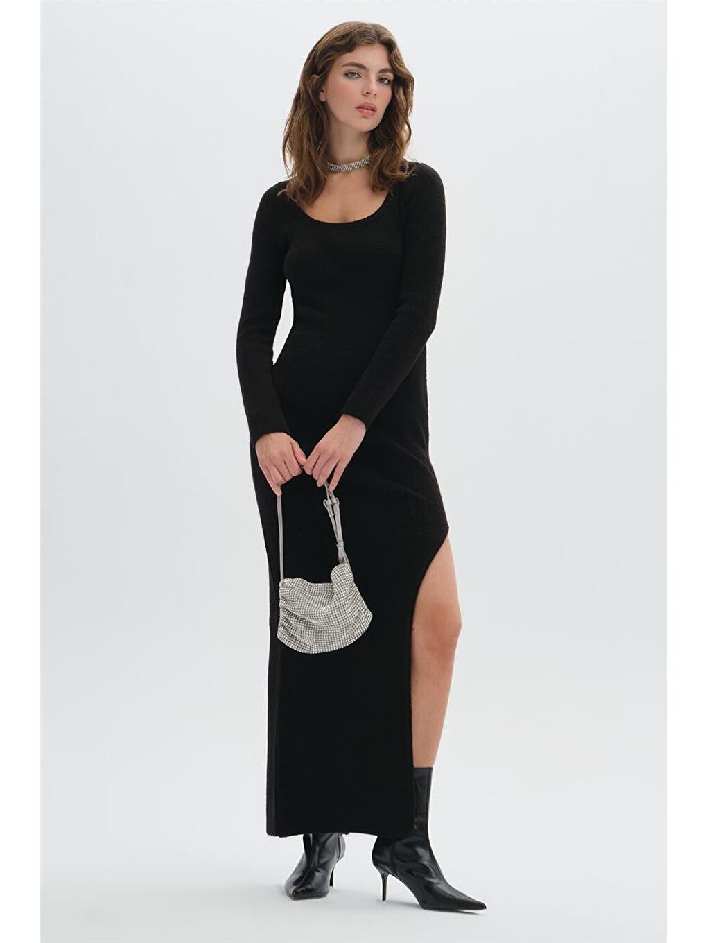 Siyah Yırtmaçlı Uzun Triko Elbise