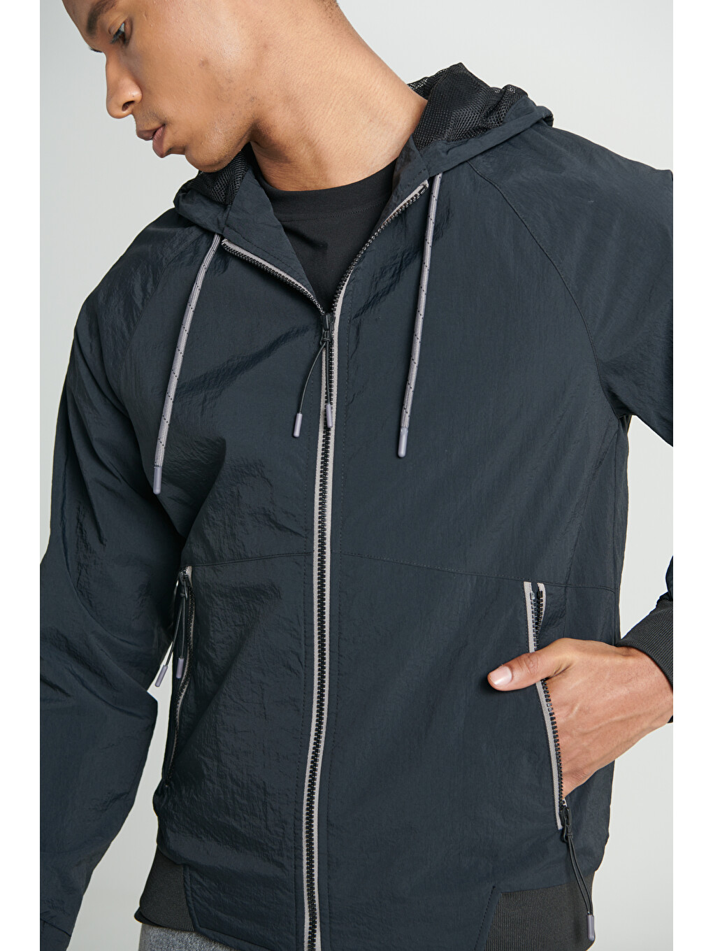 Regular Fit Normal Kesim Kapüşonlu Siyah Mont Ceket-2