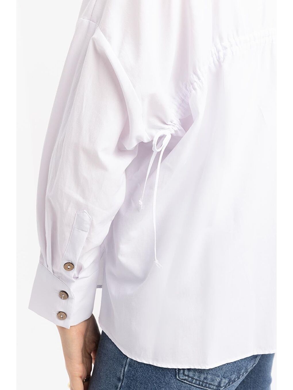 Beyaz-Sırt Büzgü Detaylı Gömlek-2