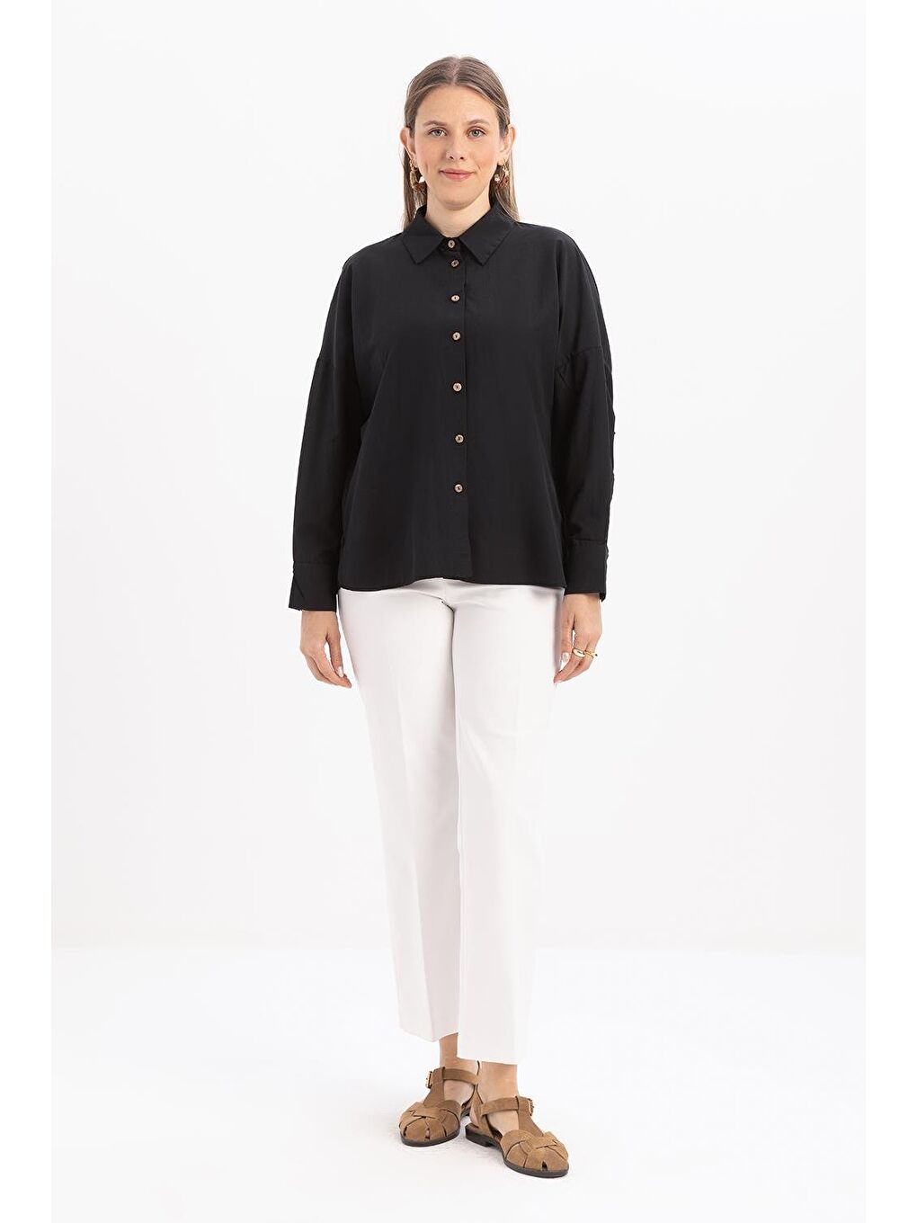Siyah-Sırt Büzgü Detaylı Gömlek-1