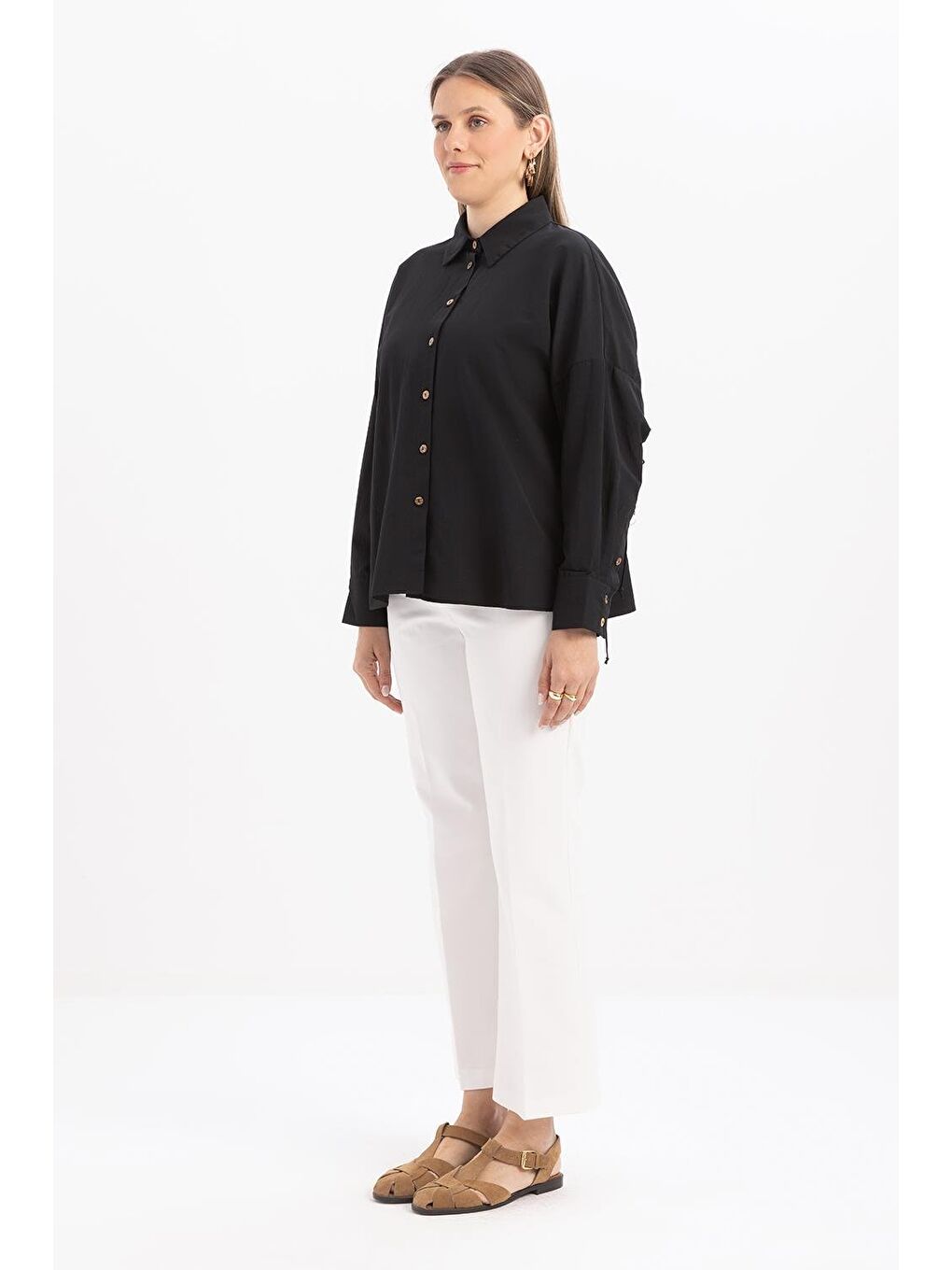 Siyah-Sırt Büzgü Detaylı Gömlek-2
