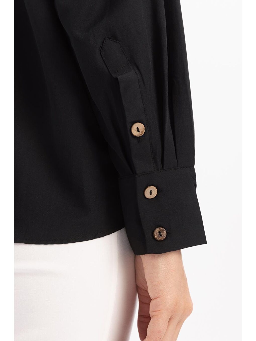 Siyah-Sırt Büzgü Detaylı Gömlek-4