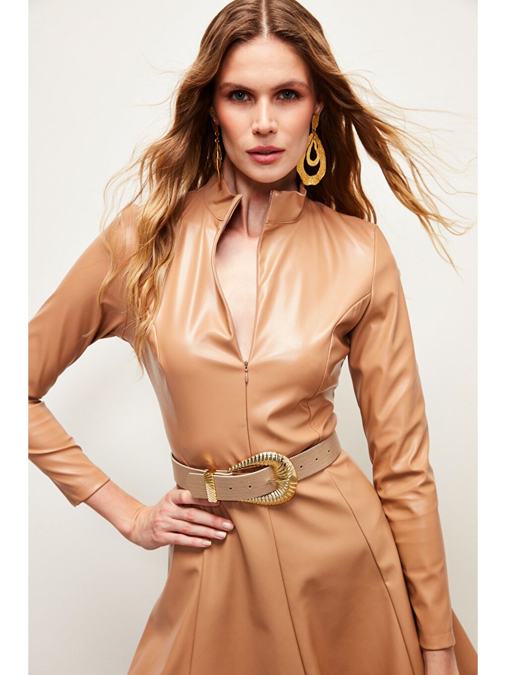 Kahverengi Fermuarlı Deri Bodysuit - Camel-3