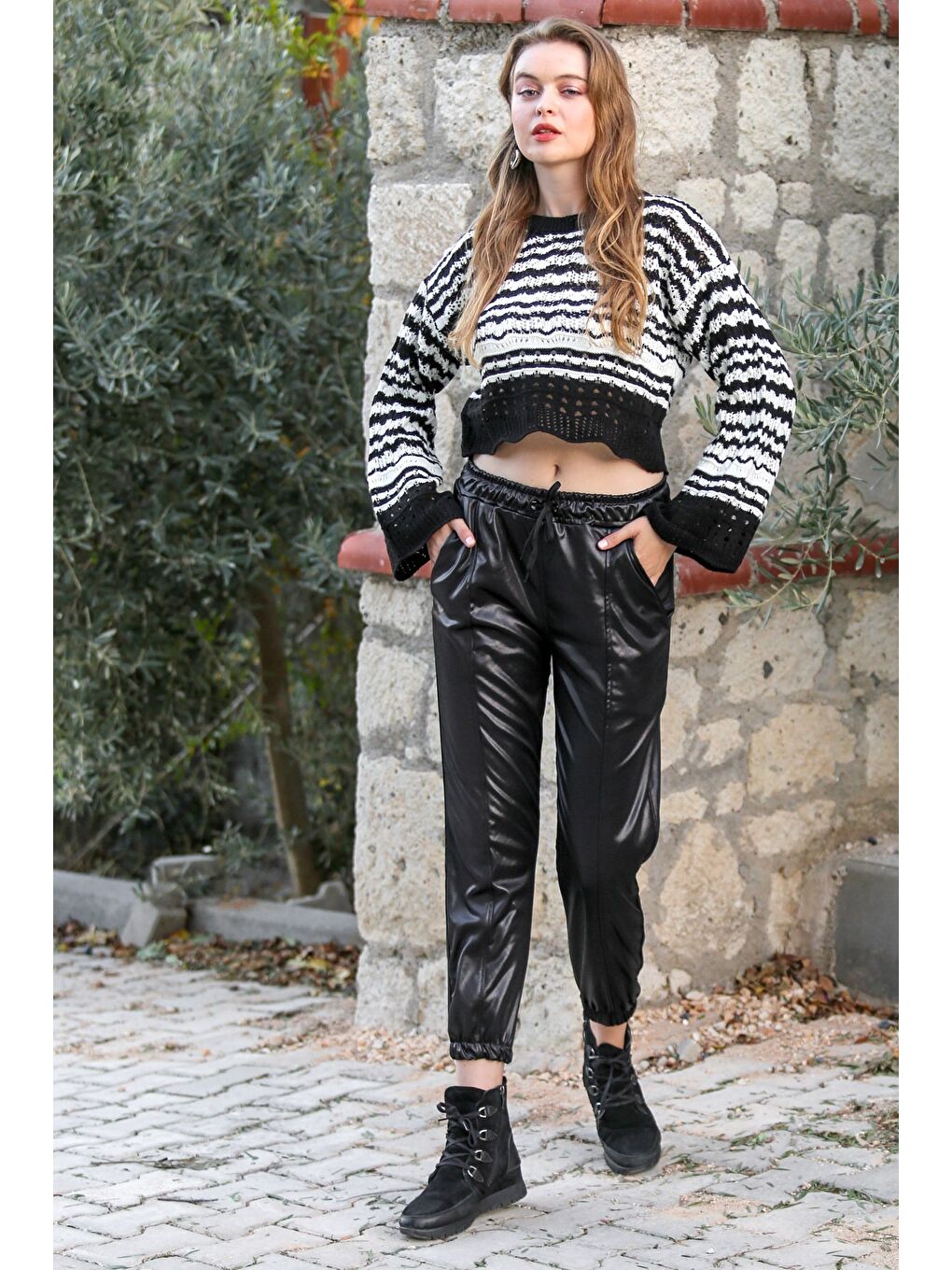 Siyah Dokuma Lastikli Bel Jogger Paça Suni Deri Pantolon-3