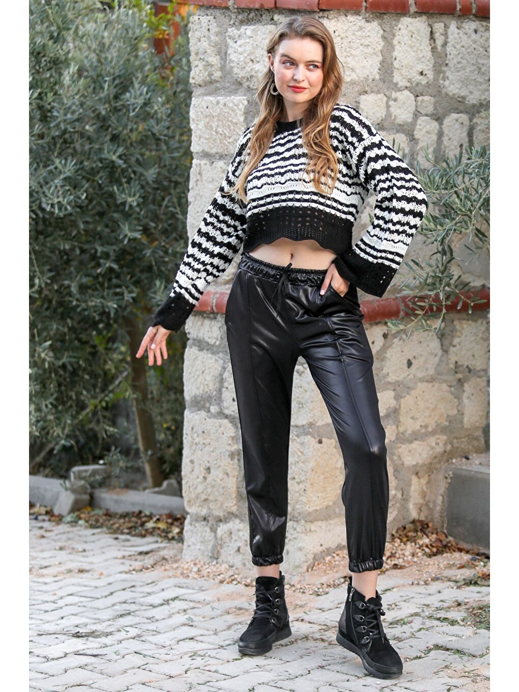 Siyah Dokuma Lastikli Bel Jogger Paça Suni Deri Pantolon-5