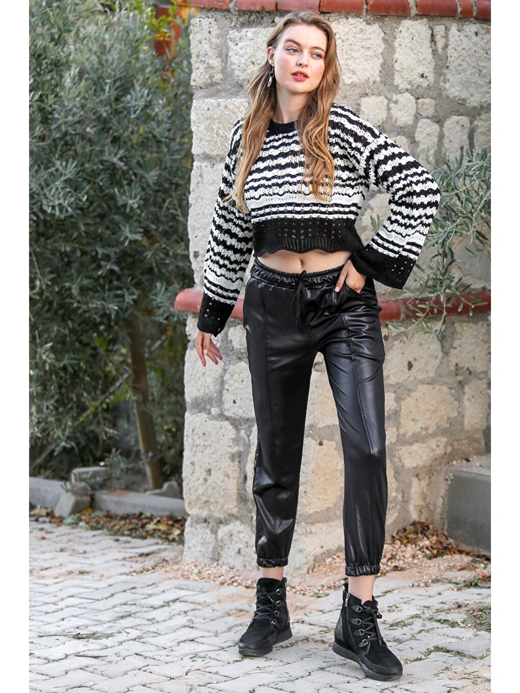 Siyah Dokuma Lastikli Bel Jogger Paça Suni Deri Pantolon-6