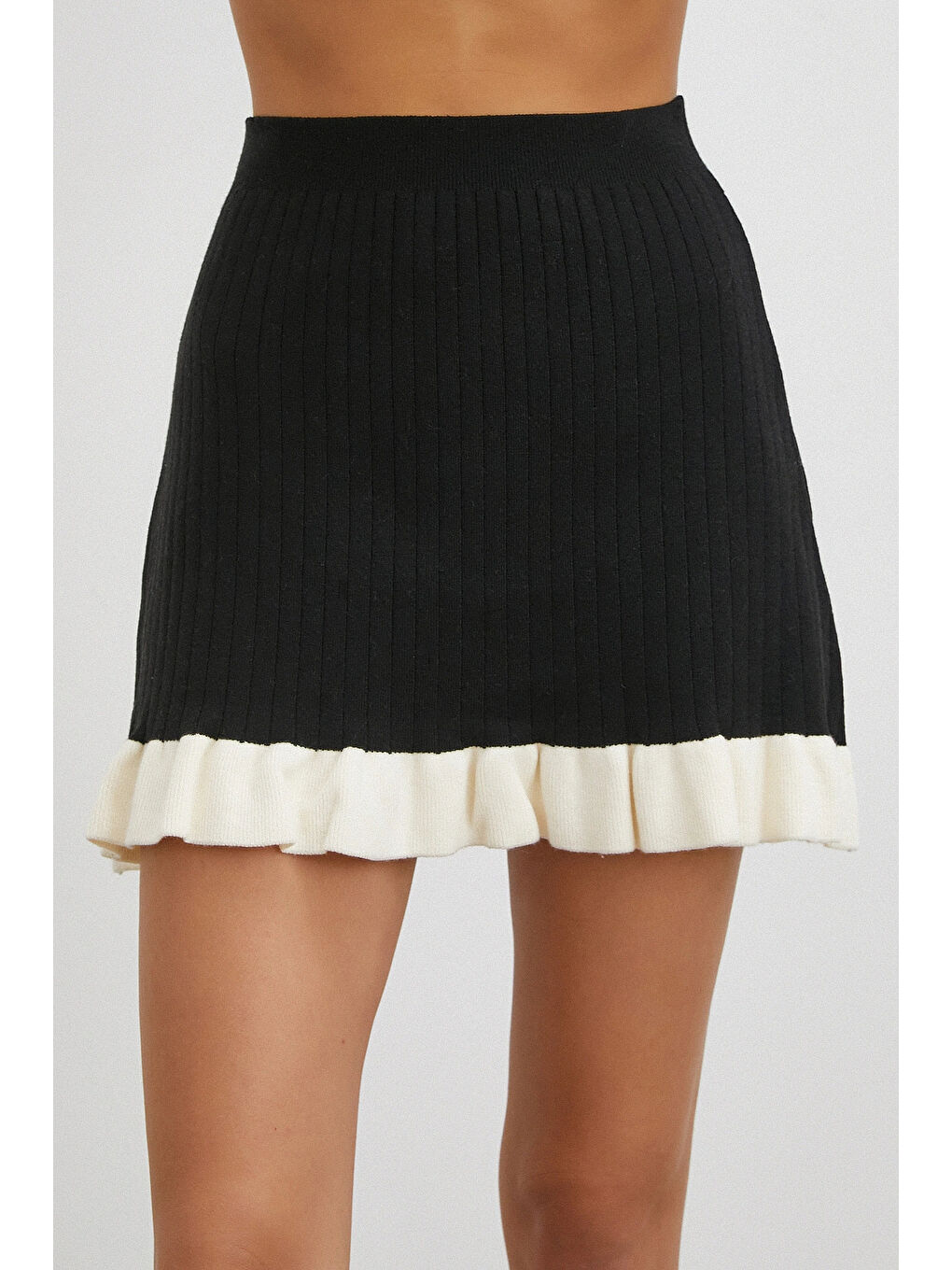 Düğmeli Eteği Fırfırlı Etekli Triko Takım Siyah-4