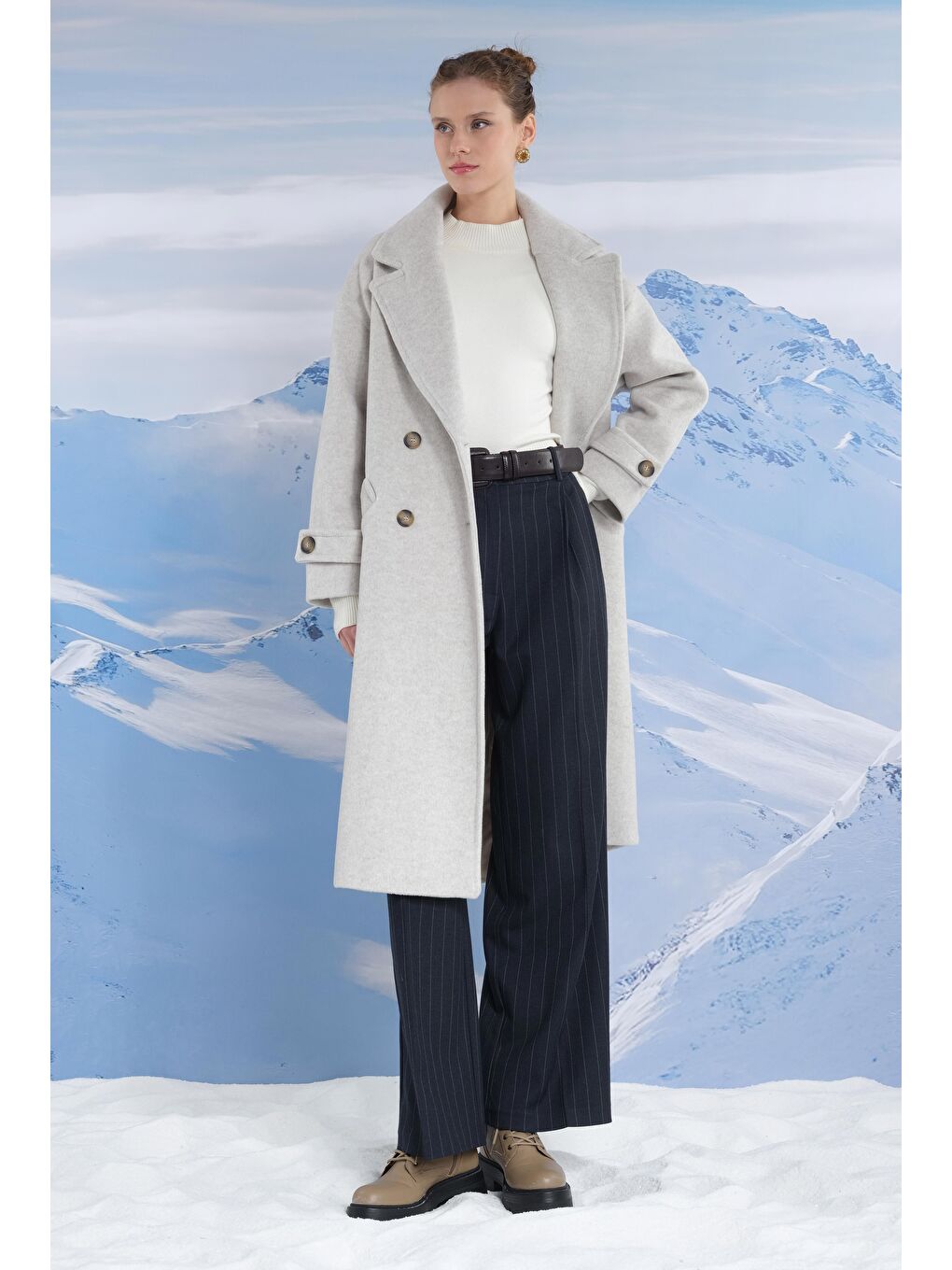 Gri Kolu Apolet Detaylı Kaban Fildişi