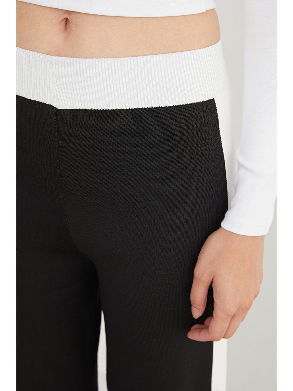 Siyah Beli Lastikli Yanları Şeritli Triko Palazzo Pantolon-4