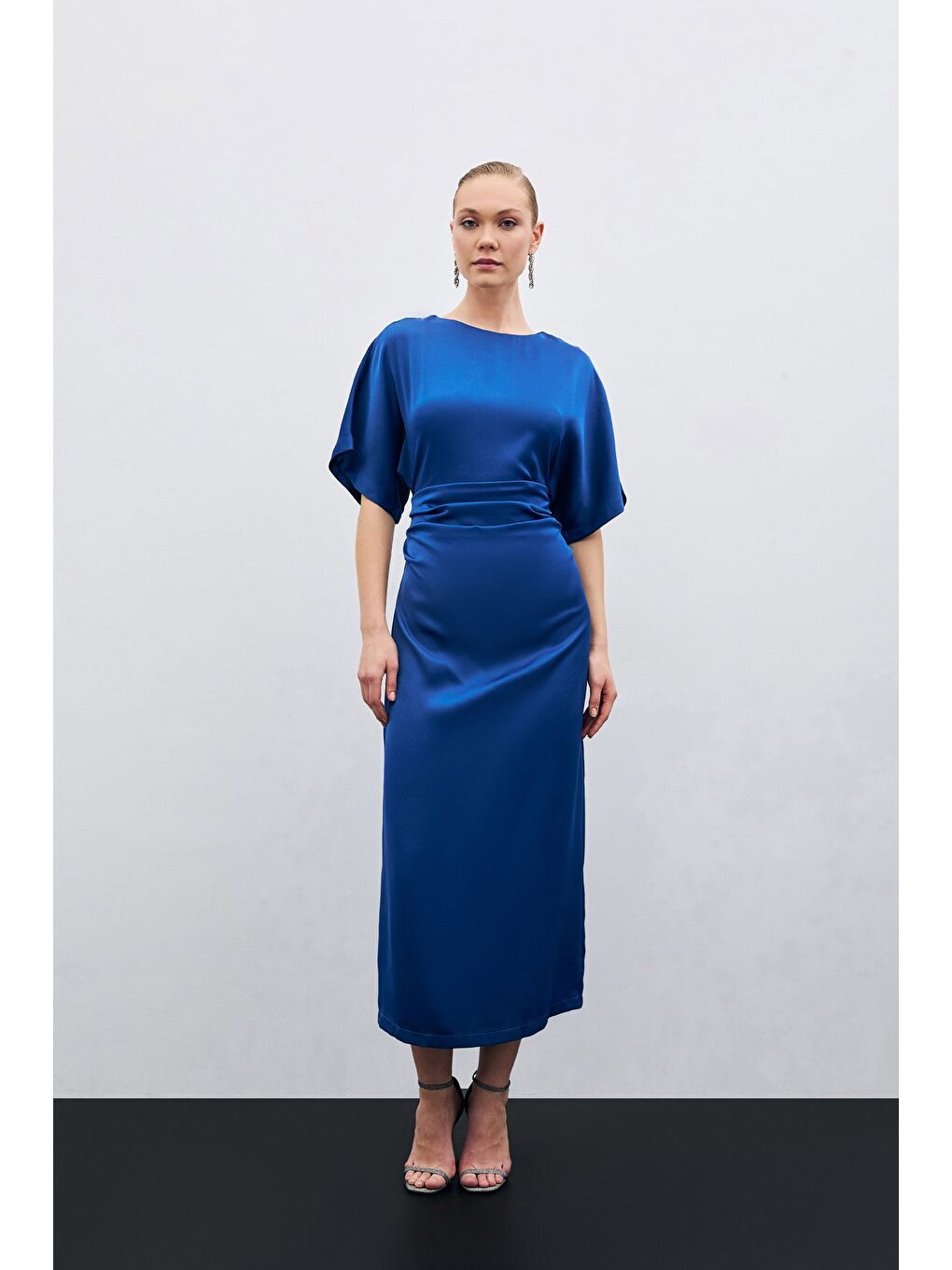 Büzgü Detaylı Krep Saten Elbise - Lacivert-1