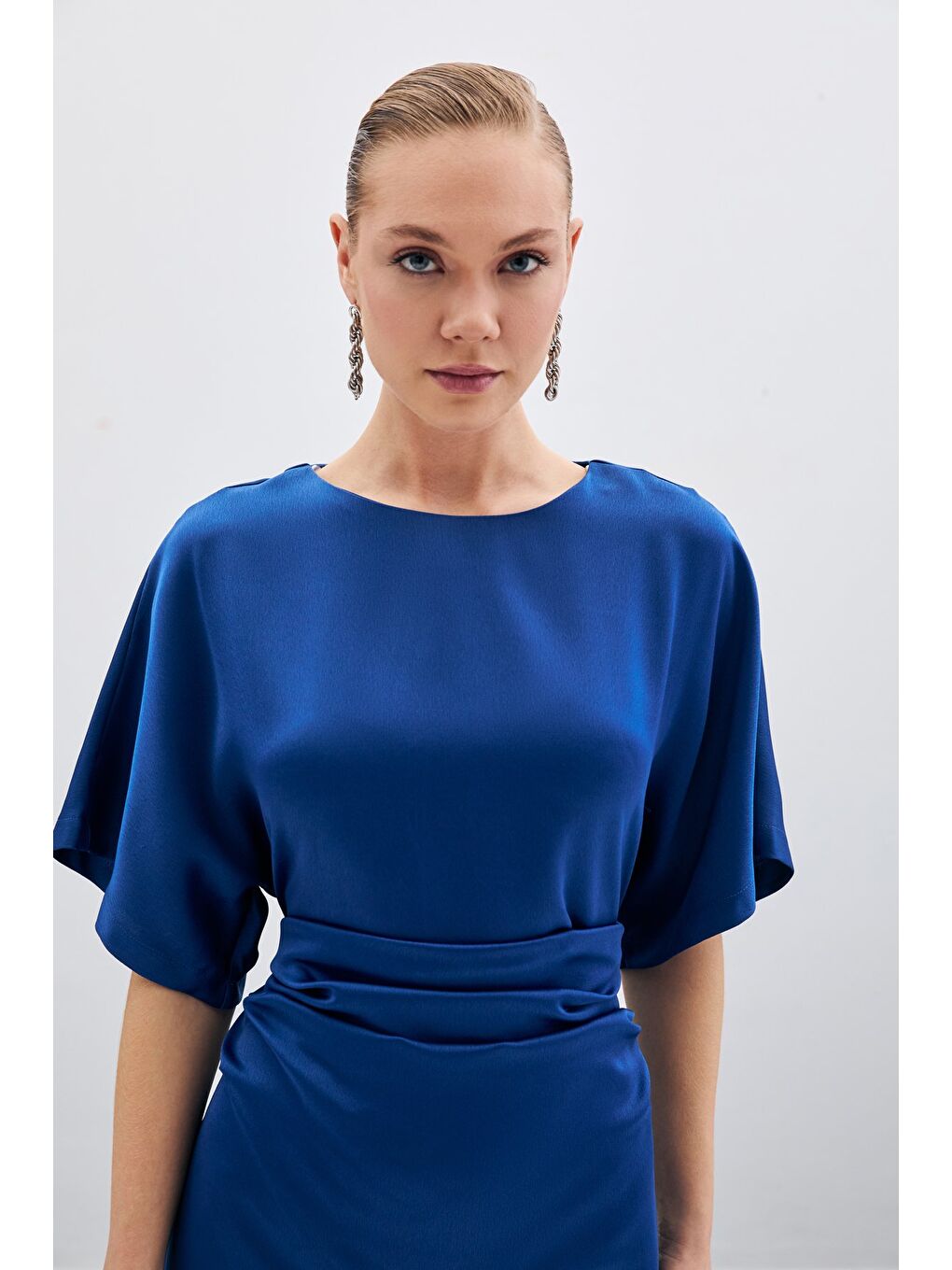 Büzgü Detaylı Krep Saten Elbise - Lacivert-4