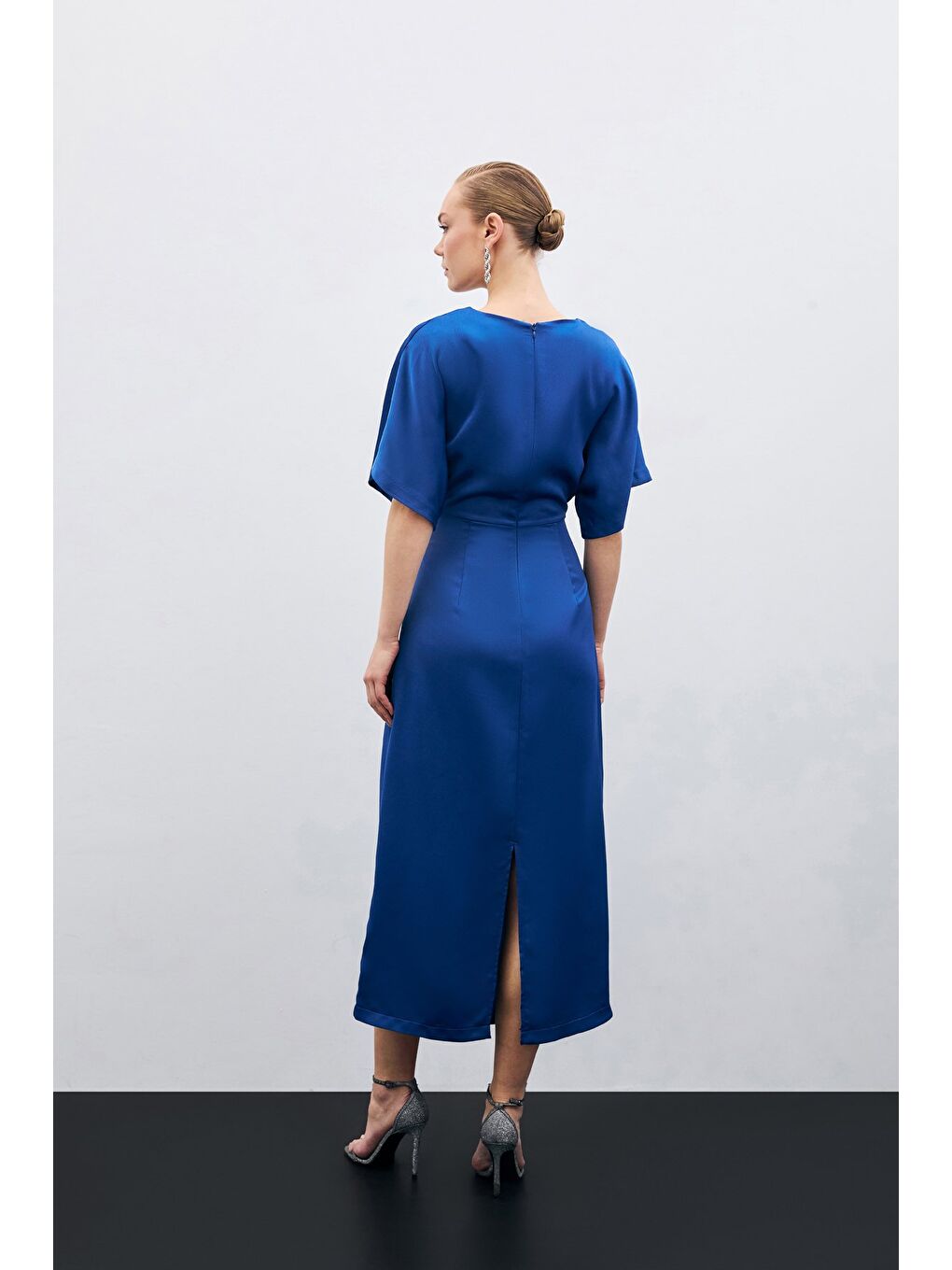 Büzgü Detaylı Krep Saten Elbise - Lacivert-5