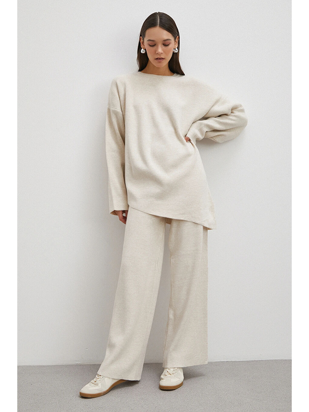 Eteği Çapraz Pantolonlu Bisiklet Yaka Takım Ekru