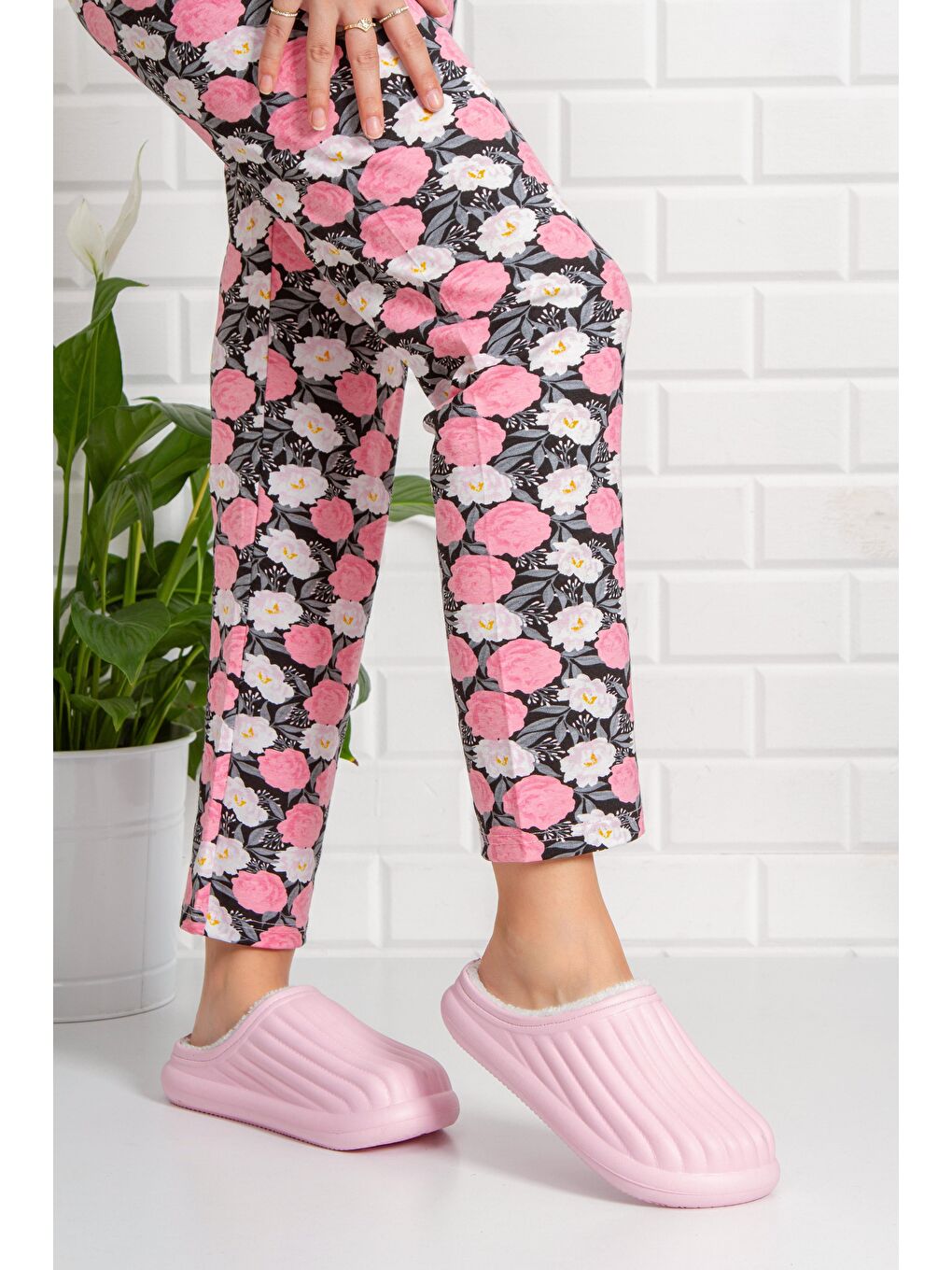 Pembe FLORA Kapalı İçi Yünlü Unisex Ev Terliği Kışlık Terlik Su Geçirmez-1