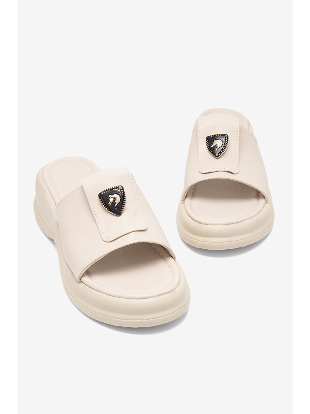 Kadın Bej Rahat Kalıp Logo Detaylı Terlik