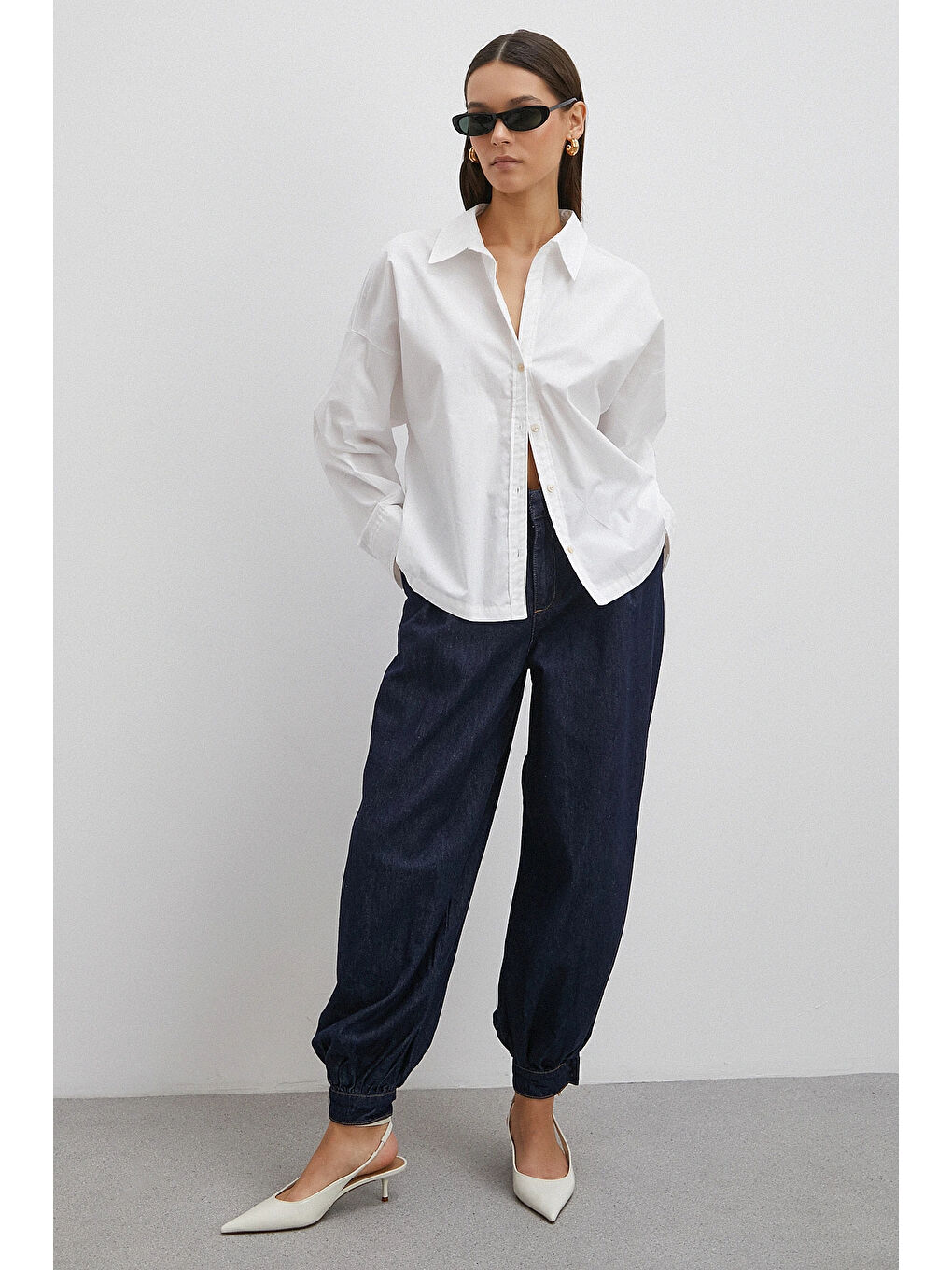 Paçası Düğmeli Yüksek Bel Mom Jean Lacivert-1