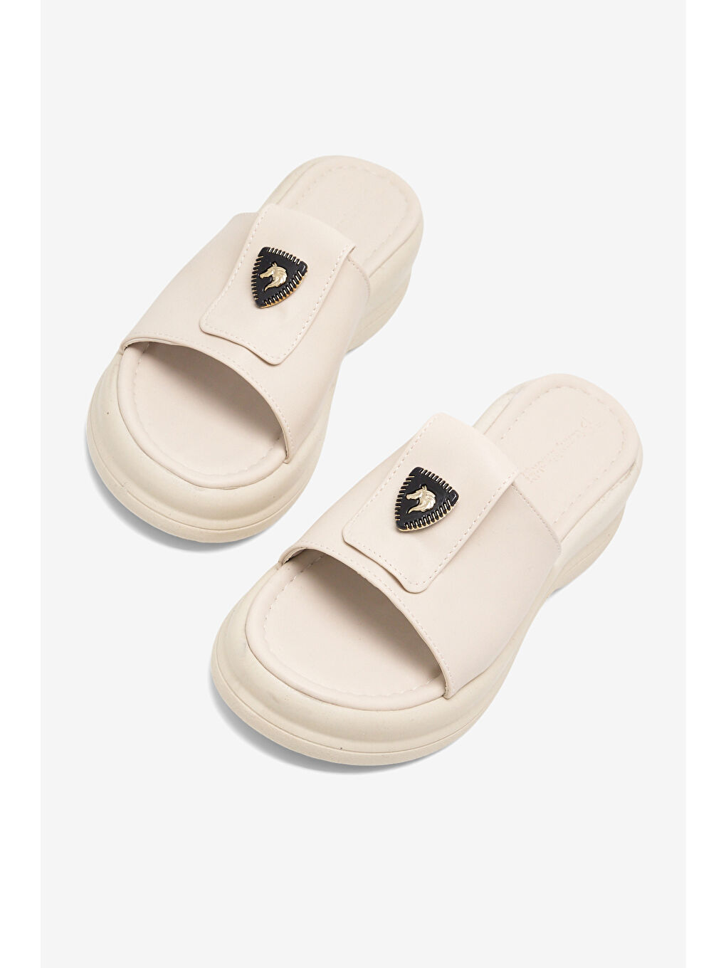 Kadın Bej Rahat Kalıp Logo Detaylı Terlik-1