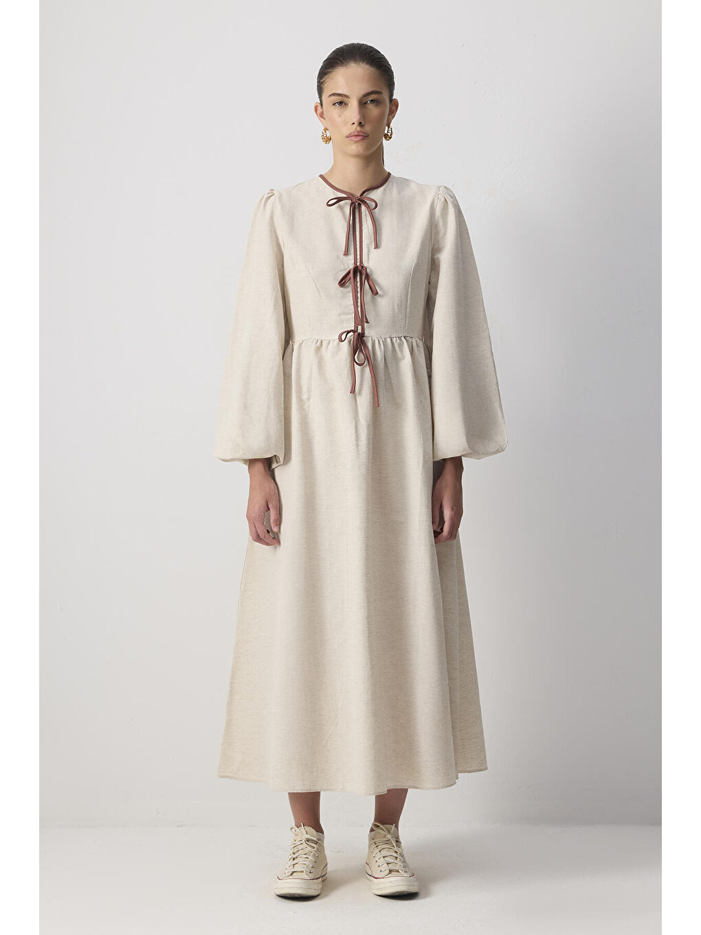 Bej Balon Kol Fiyonklu Elbise