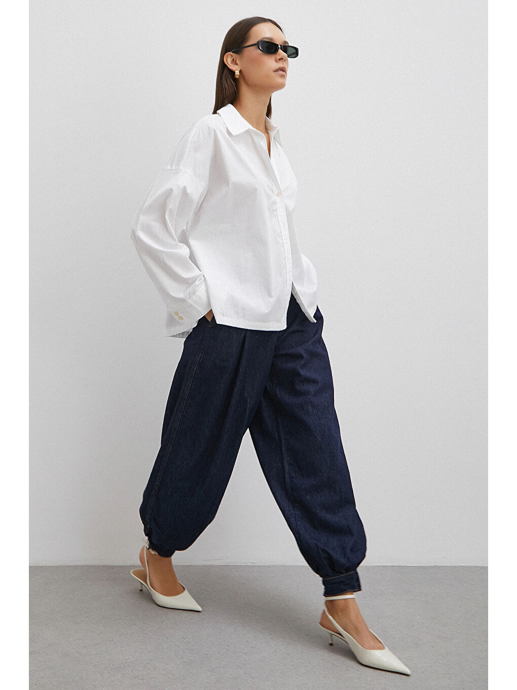 Paçası Düğmeli Yüksek Bel Mom Jean Lacivert-2