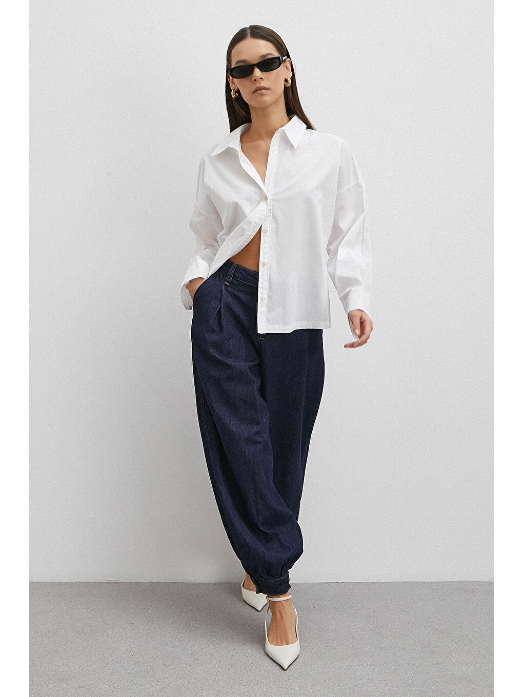 Paçası Düğmeli Yüksek Bel Mom Jean Lacivert-3