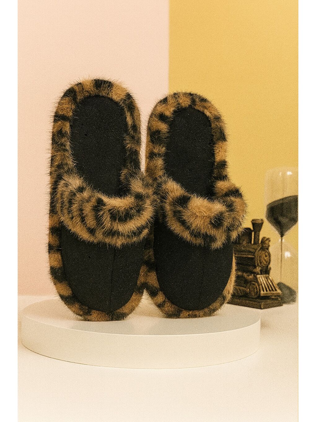 Siyah SIENA Kapalı Kadın Ev Terliği Tüylü Kışlık Terlik