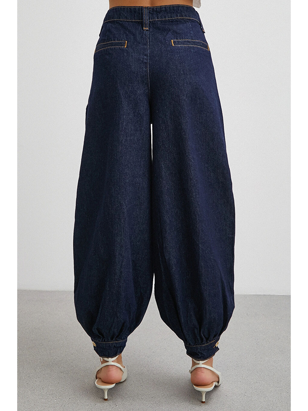 Paçası Düğmeli Yüksek Bel Mom Jean Lacivert-5