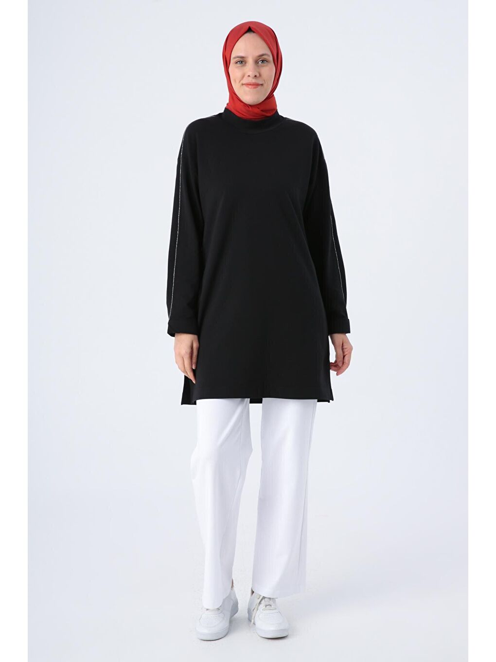 Siyah Pamuklu Dik Yaka Sim Dikişli Yıtmaçlı Tunik-1