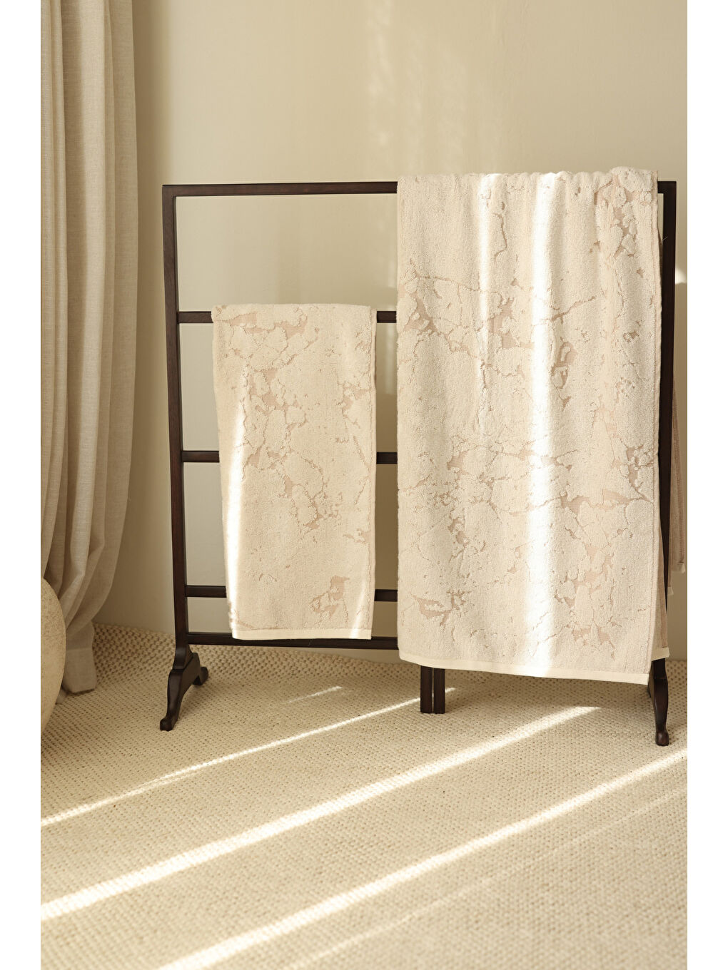 Ekru Marble %100 Pamuk Jakarlı Banyo Havlusu 70x140 cm Krem