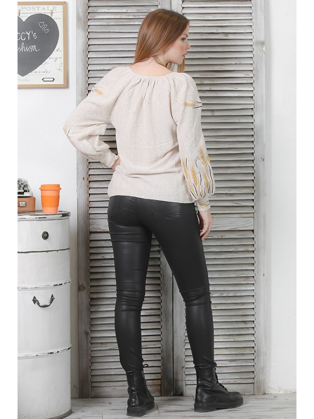 Bej Boyundan Bağlamalı Balon Kol Ponponlu Nakışlı Casual Triko Kazak-6