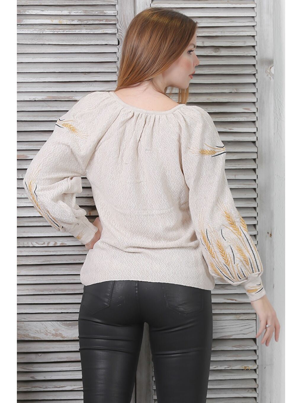 Bej Boyundan Bağlamalı Balon Kol Ponponlu Nakışlı Casual Triko Kazak-7