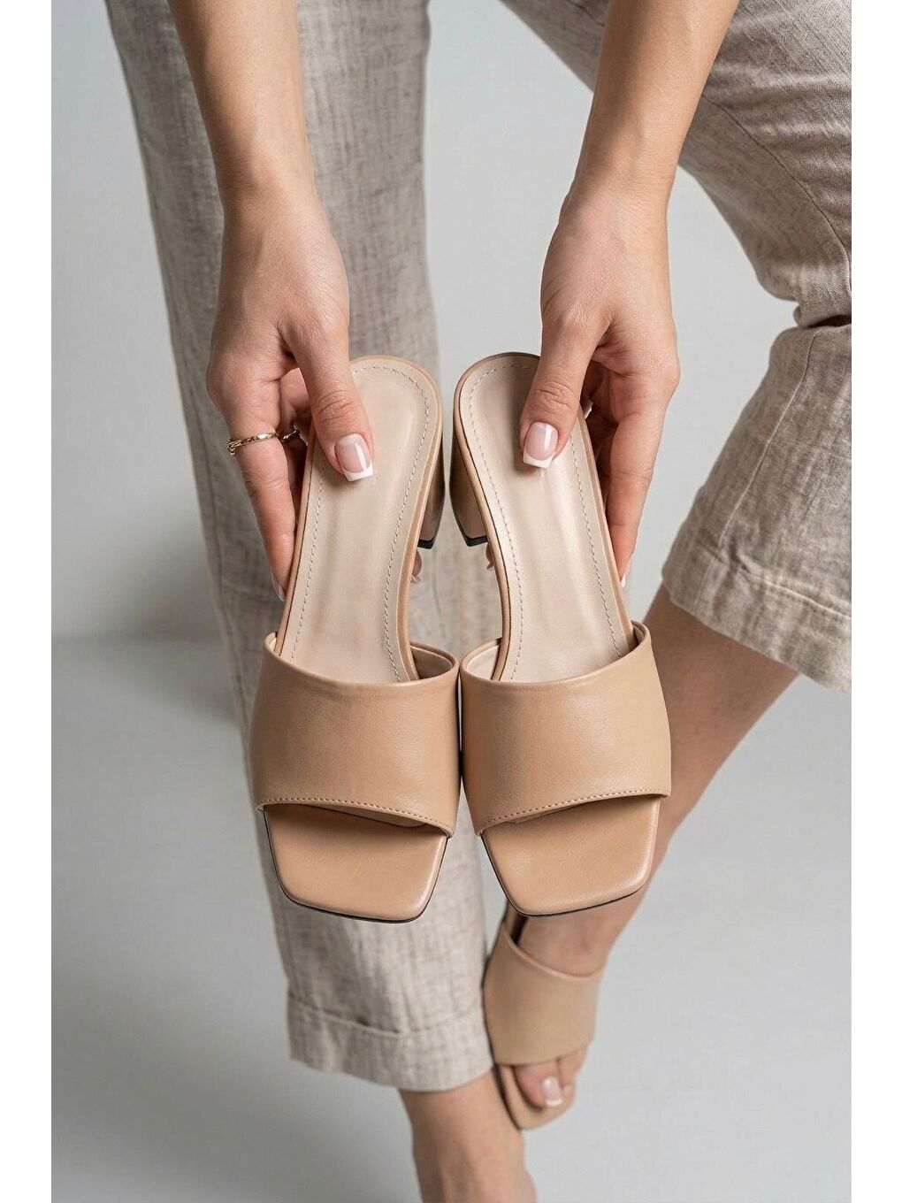 Bej Kadın Diodore Nude Günlük Rahat Kalın Topuklu Terlik-2